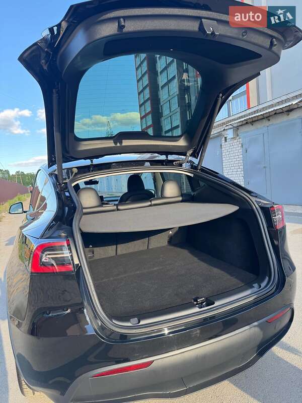 Внедорожник / Кроссовер Tesla Model Y 2024 в Киеве