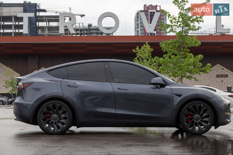 Внедорожник / Кроссовер Tesla Model Y 2022 в Киеве