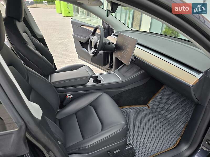 Внедорожник / Кроссовер Tesla Model Y 2024 в Тернополе
