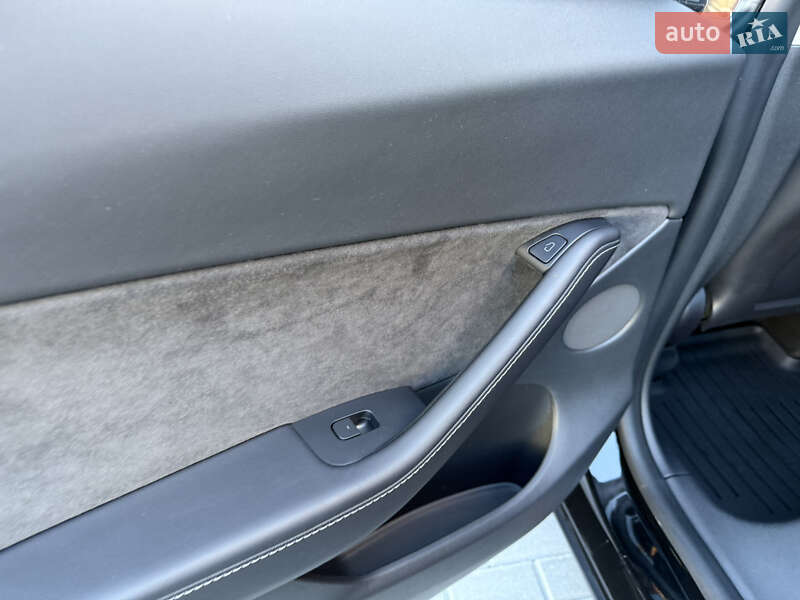 Внедорожник / Кроссовер Tesla Model Y 2021 в Полтаве