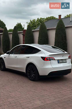 Внедорожник / Кроссовер Tesla Model Y 2021 в 