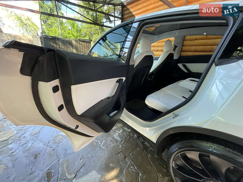 Внедорожник / Кроссовер Tesla Model Y 2021 в Днепре