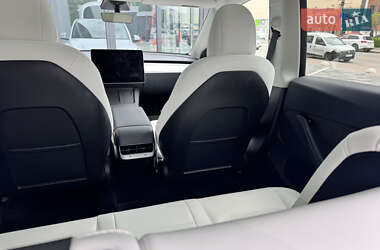 Внедорожник / Кроссовер Tesla Model Y 2023 в 