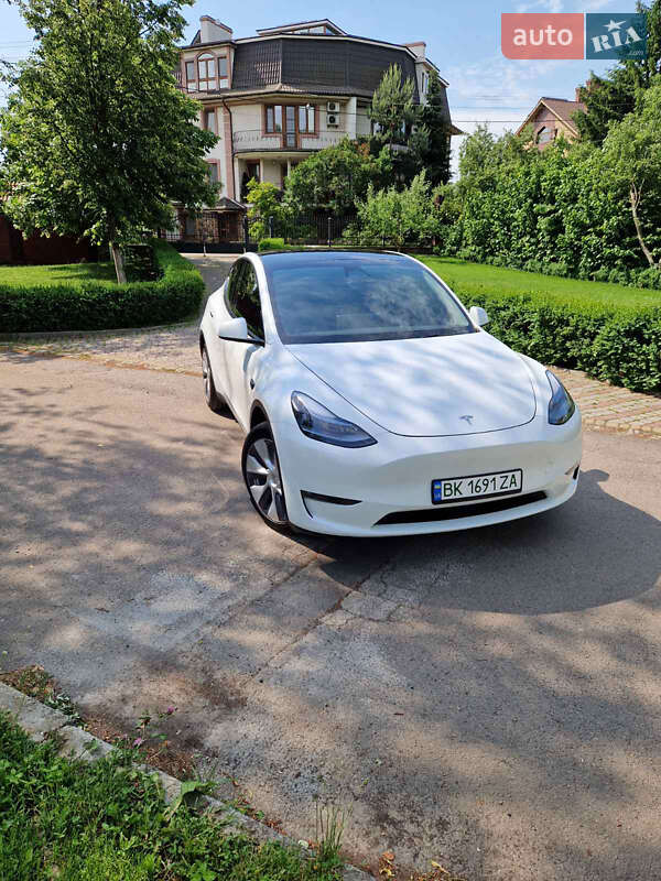 Внедорожник / Кроссовер Tesla Model Y 2023 в Ровно