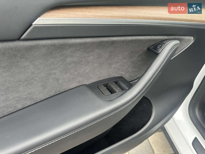 Позашляховик / Кросовер Tesla Model Y 2023 в Стрию