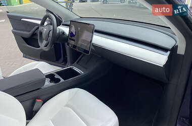 Позашляховик / Кросовер Tesla Model Y 2023 в 