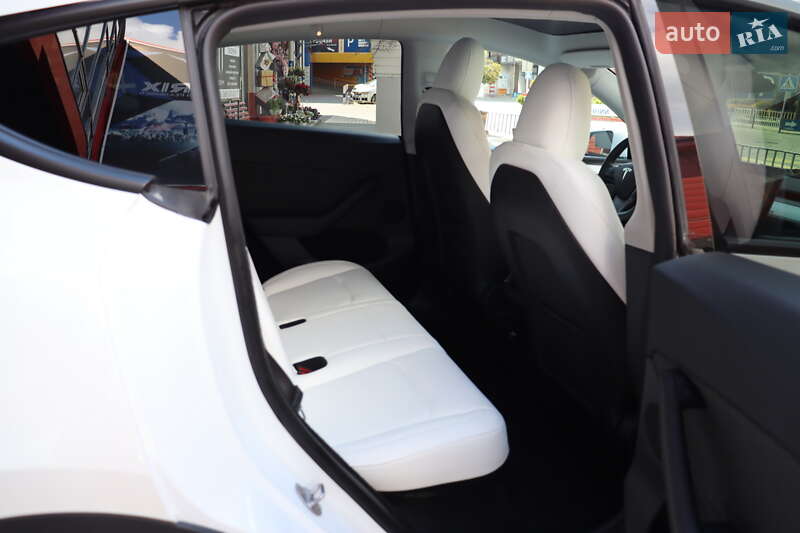 Внедорожник / Кроссовер Tesla Model Y 2023 в Львове