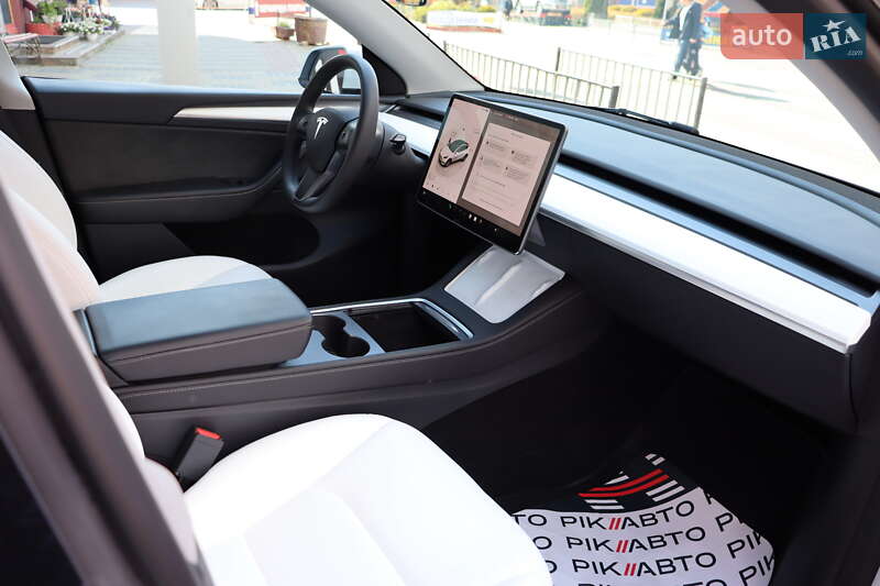 Внедорожник / Кроссовер Tesla Model Y 2023 в Львове