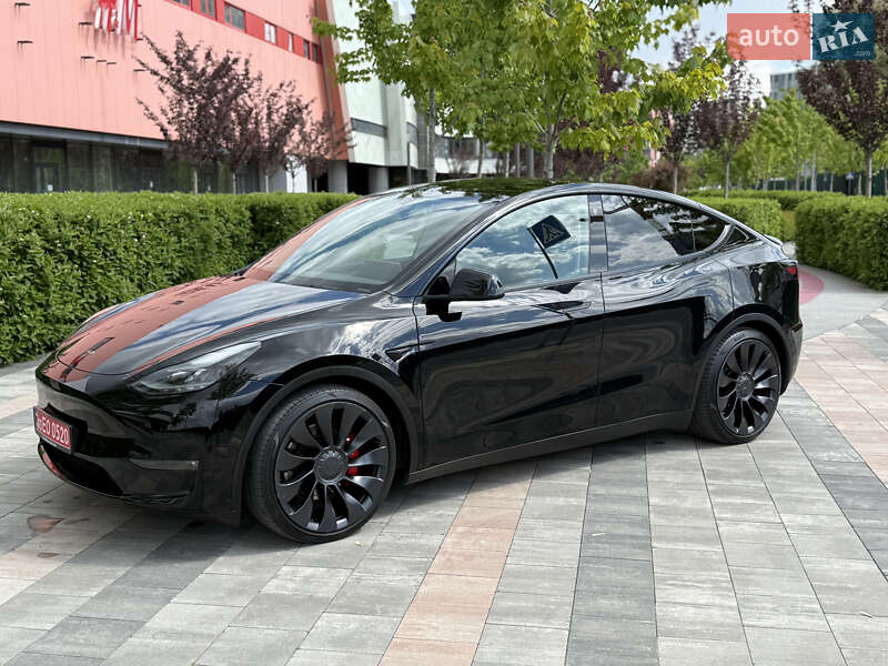 Внедорожник / Кроссовер Tesla Model Y 2023 в Киеве