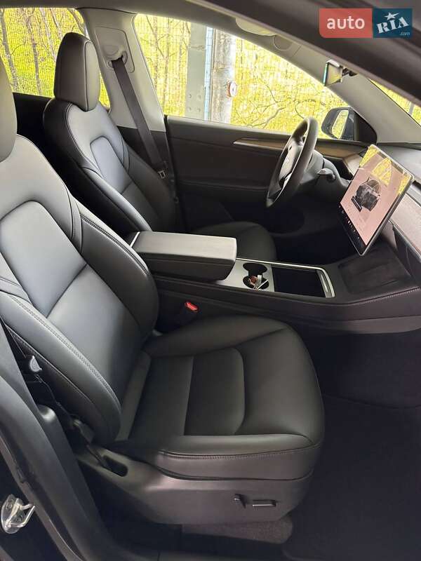 Внедорожник / Кроссовер Tesla Model Y 2024 в Киеве