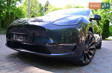 Внедорожник / Кроссовер Tesla Model Y 2024 в 