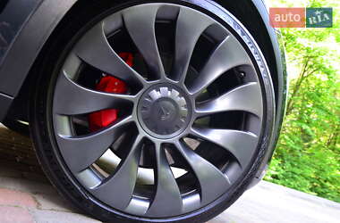 Внедорожник / Кроссовер Tesla Model Y 2024 в 