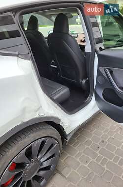 Позашляховик / Кросовер Tesla Model Y 2022 в 