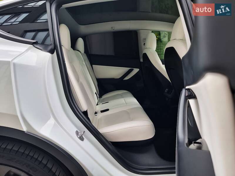 Позашляховик / Кросовер Tesla Model Y 2021 в Хмельницькому