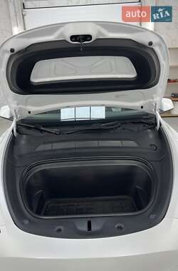 Внедорожник / Кроссовер Tesla Model Y 2024 в 