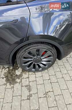 Внедорожник / Кроссовер Tesla Model Y 2024 в 