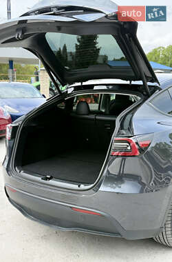 Внедорожник / Кроссовер Tesla Model Y 2024 в 