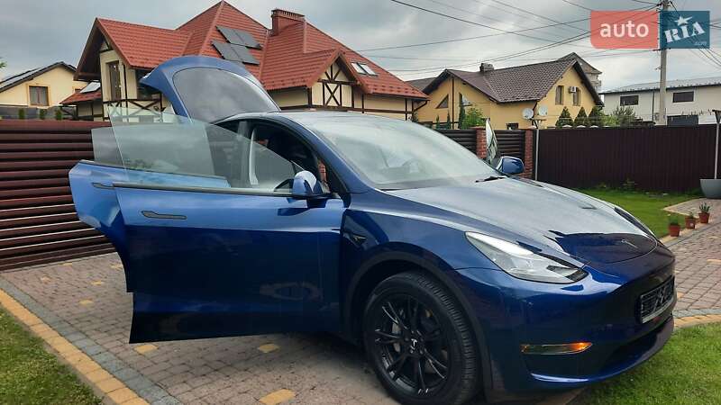 Внедорожник / Кроссовер Tesla Model Y 2023 в Ивано-Франковске