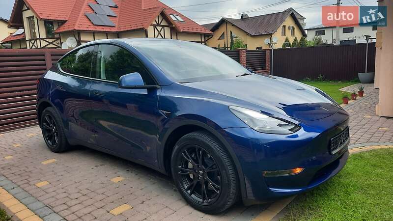 Внедорожник / Кроссовер Tesla Model Y 2023 в Ивано-Франковске