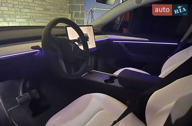 Внедорожник / Кроссовер Tesla Model Y 2024 в 