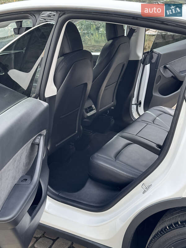 Внедорожник / Кроссовер Tesla Model Y 2021 в Луцке
