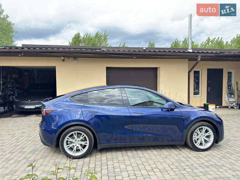 Внедорожник / Кроссовер Tesla Model Y 2021 в Киеве