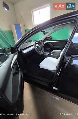 Внедорожник / Кроссовер Tesla Model Y 2024 в 