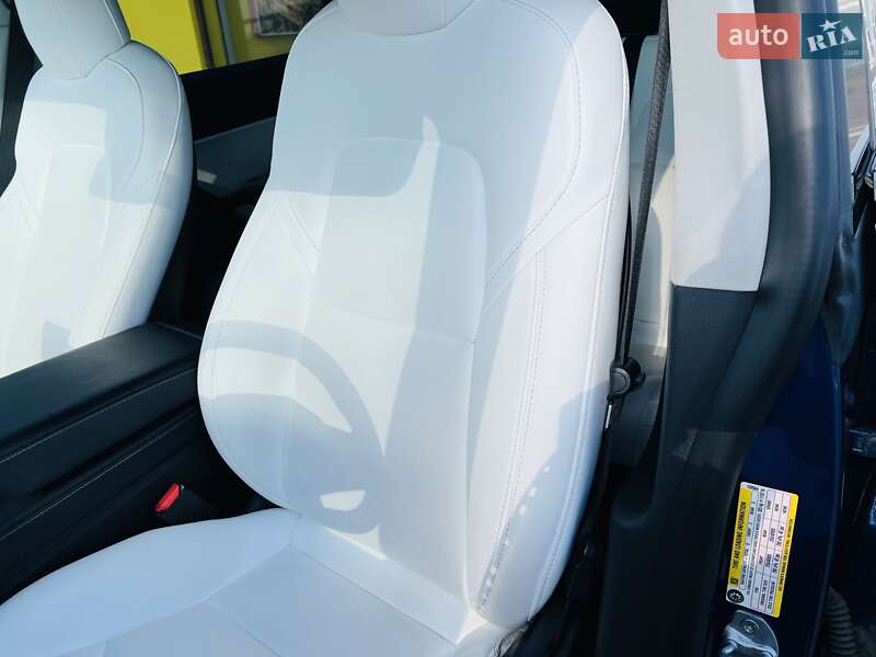 Позашляховик / Кросовер Tesla Model Y 2021 в Умані