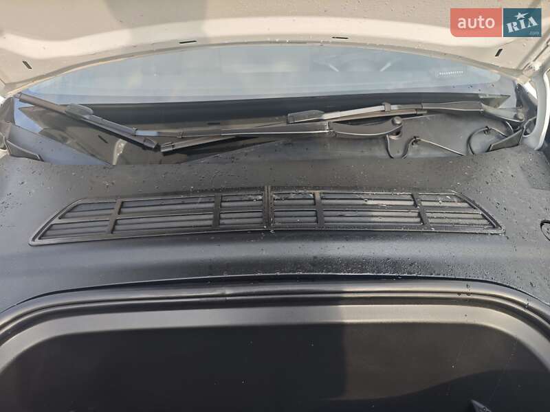 Внедорожник / Кроссовер Tesla Model Y 2022 в Киеве