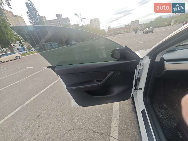 Внедорожник / Кроссовер Tesla Model Y 2022 в Киеве