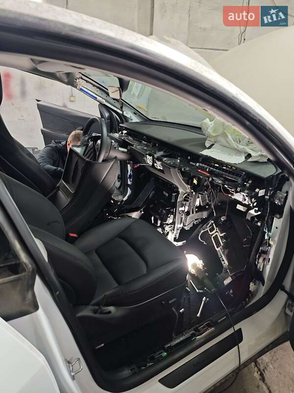 Внедорожник / Кроссовер Tesla Model Y 2022 в Киеве