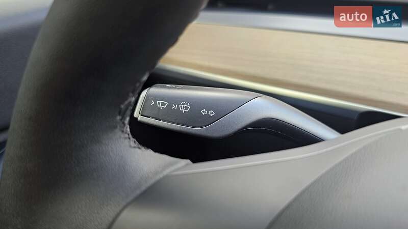 Позашляховик / Кросовер Tesla Model Y 2021 в Києві