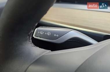 Внедорожник / Кроссовер Tesla Model Y 2021 в 