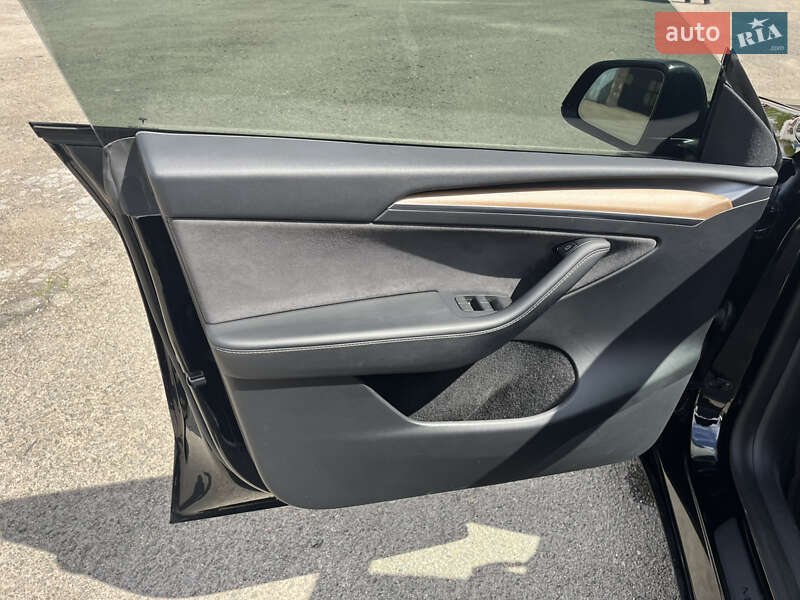 Внедорожник / Кроссовер Tesla Model Y 2023 в Радомышле