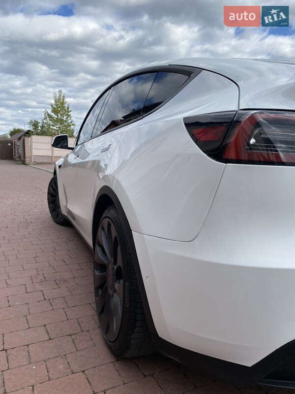 Внедорожник / Кроссовер Tesla Model Y 2021 в Стрые