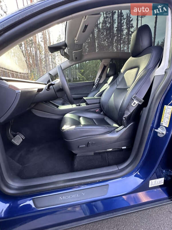 Внедорожник / Кроссовер Tesla Model Y 2020 в Киеве