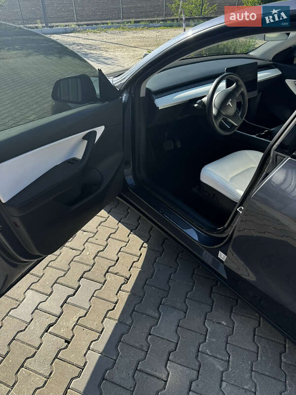 Позашляховик / Кросовер Tesla Model Y 2020 в Чернівцях