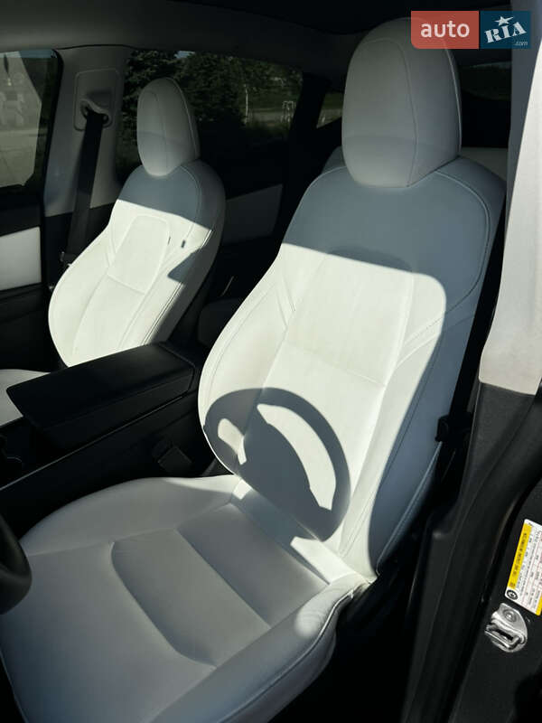 Позашляховик / Кросовер Tesla Model Y 2020 в Чернівцях