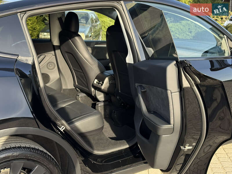 Внедорожник / Кроссовер Tesla Model Y 2023 в Львове