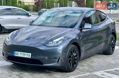 Внедорожник / Кроссовер Tesla Model Y 2023 в Ровно