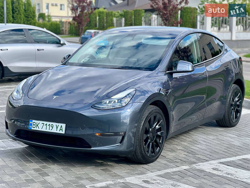 Tesla Model Y 2023