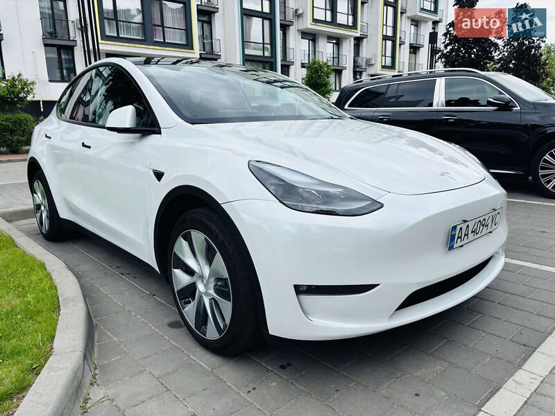 Позашляховик / Кросовер Tesla Model Y 2023 в 