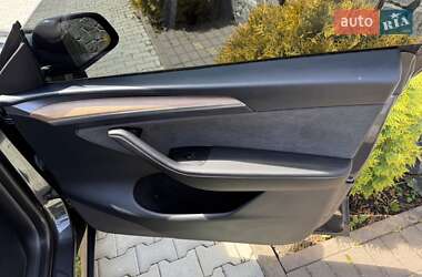 Позашляховик / Кросовер Tesla Model Y 2024 в 