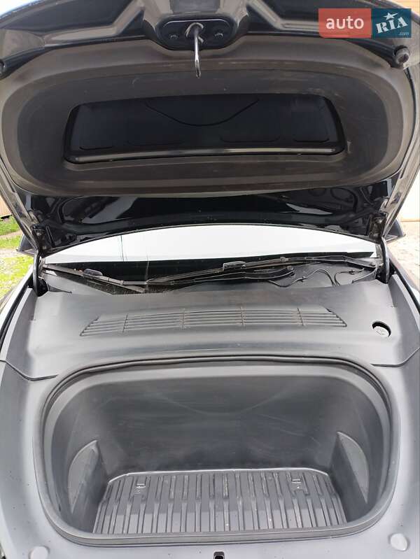 Внедорожник / Кроссовер Tesla Model Y 2024 в Виннице