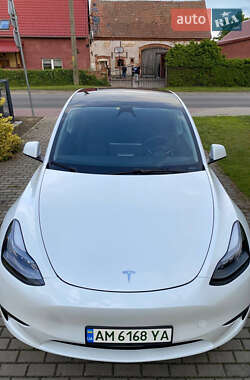 Позашляховик / Кросовер Tesla Model Y 2024 в 