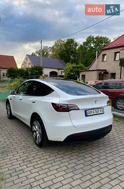 Позашляховик / Кросовер Tesla Model Y 2024 в 