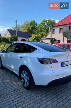Позашляховик / Кросовер Tesla Model Y 2024 в 