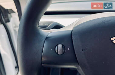 Позашляховик / Кросовер Tesla Model Y 2021 в 