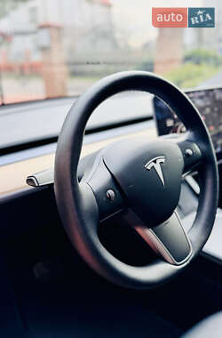 Внедорожник / Кроссовер Tesla Model Y 2021 в 