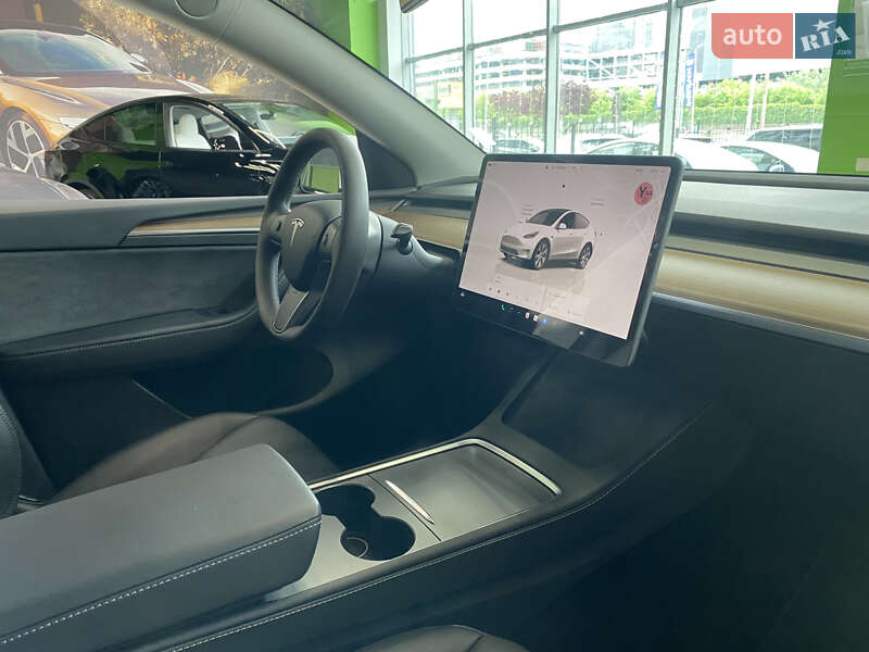 Внедорожник / Кроссовер Tesla Model Y 2024 в Киеве